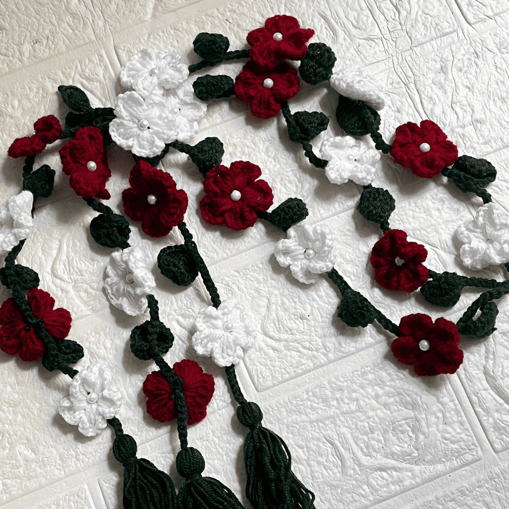 White Maroon Daisy Paranda
