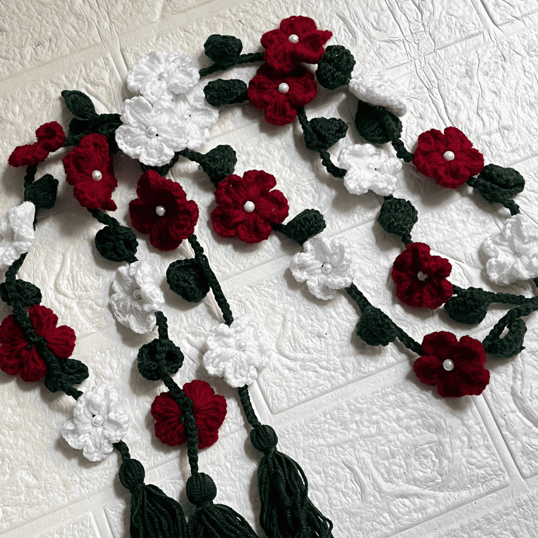 White Maroon Daisy Paranda