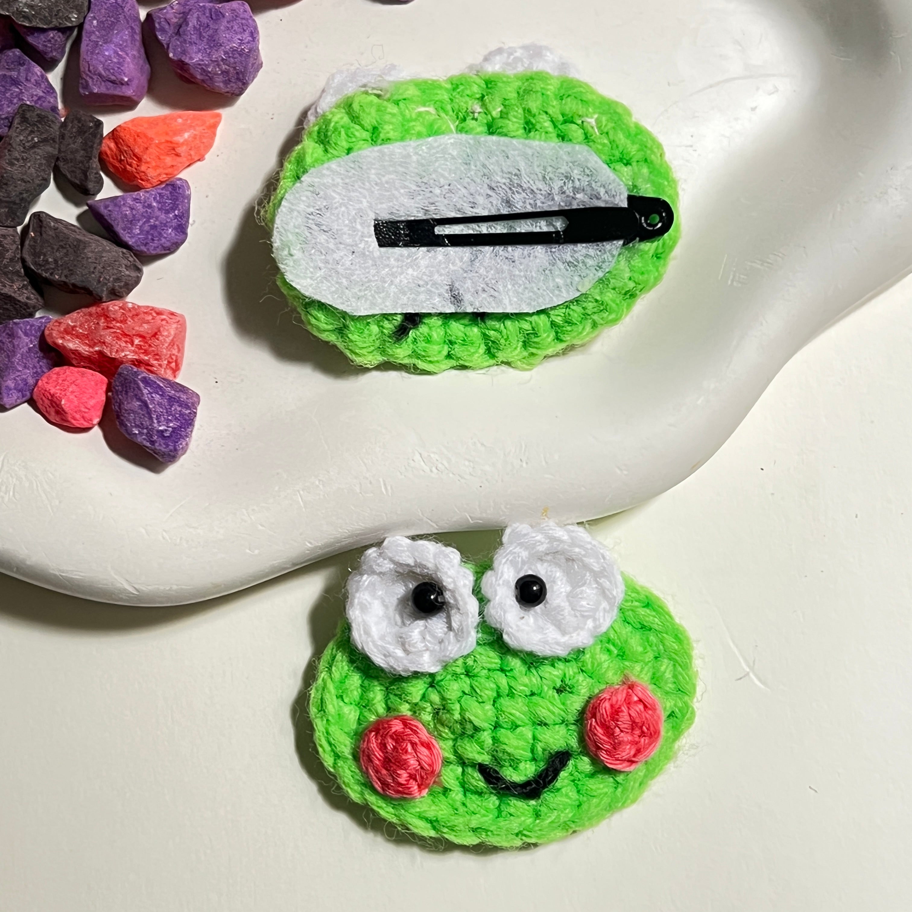 The Pondside Froggy Clips