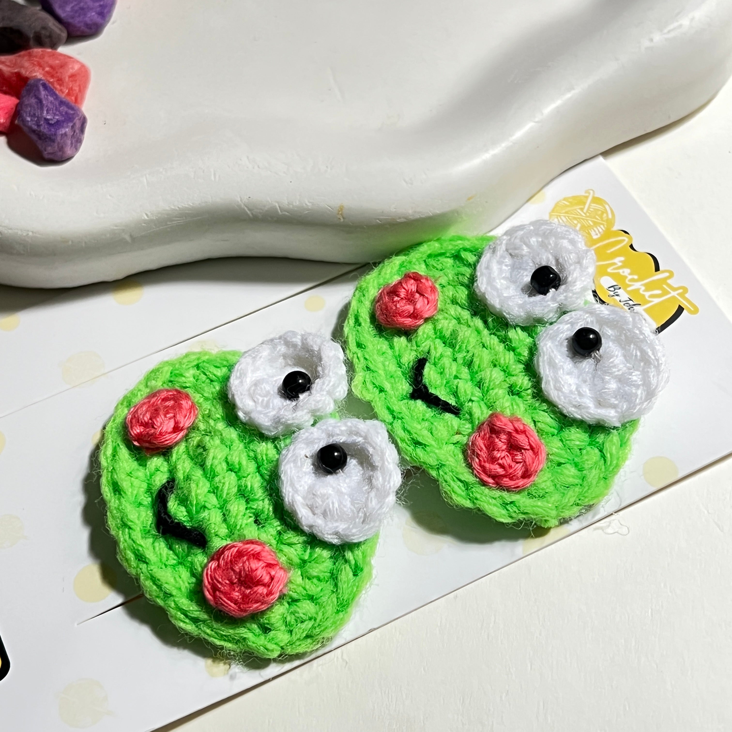 The Pondside Froggy Clips