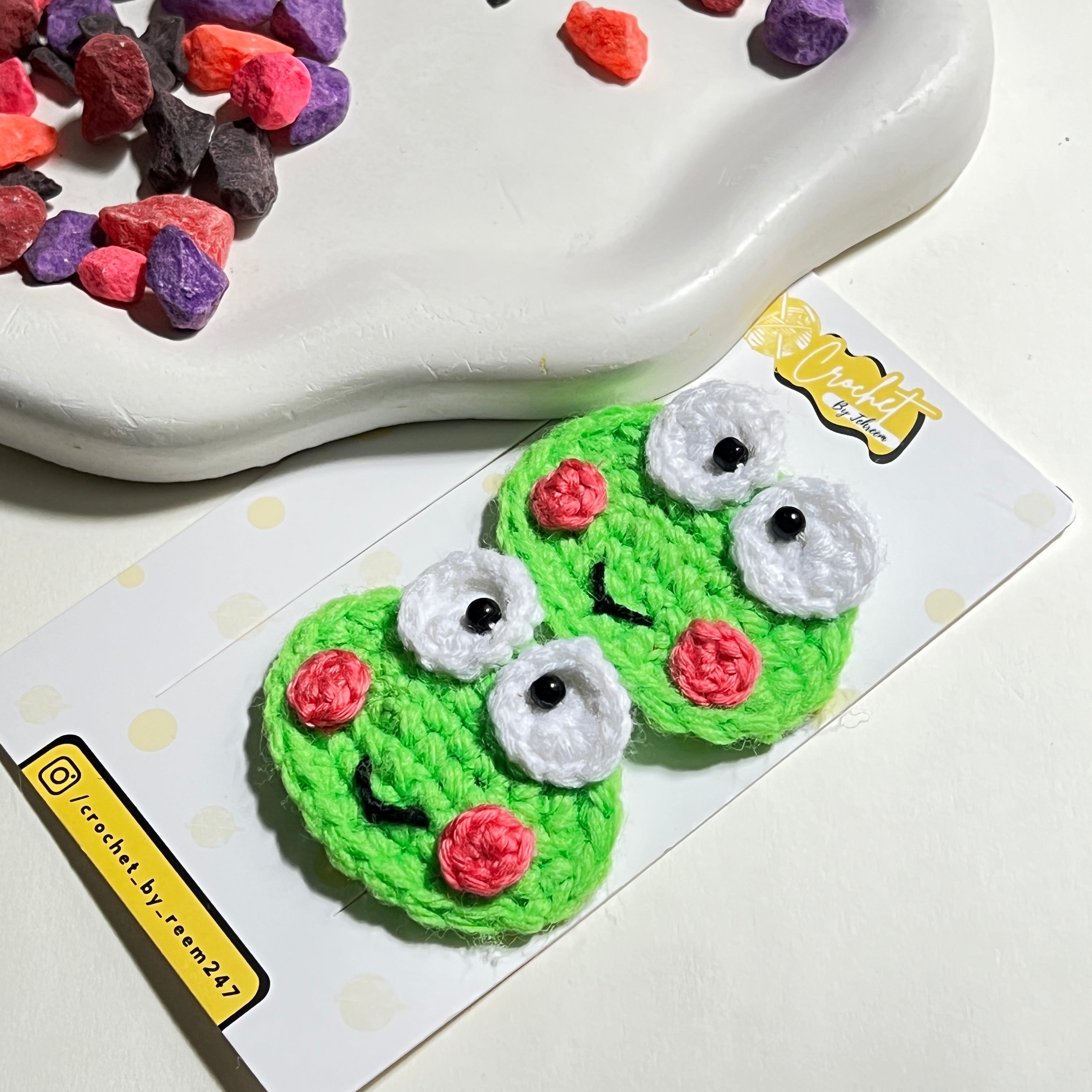 The Pondside Froggy Clips