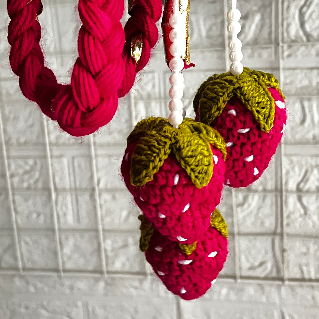 Crochet Strawberry Paranda
